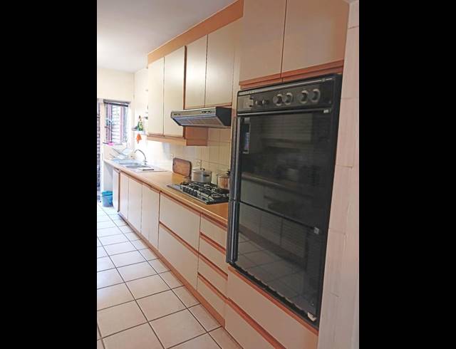 3 BEDROOM TOWNHOUSE FOR SALE IN BRAMLEY
